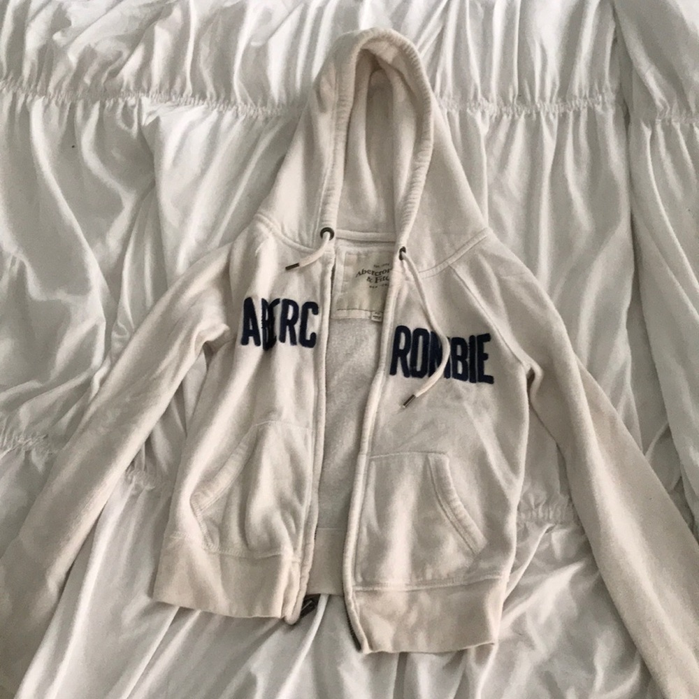 nonstained white abercrombie jacket